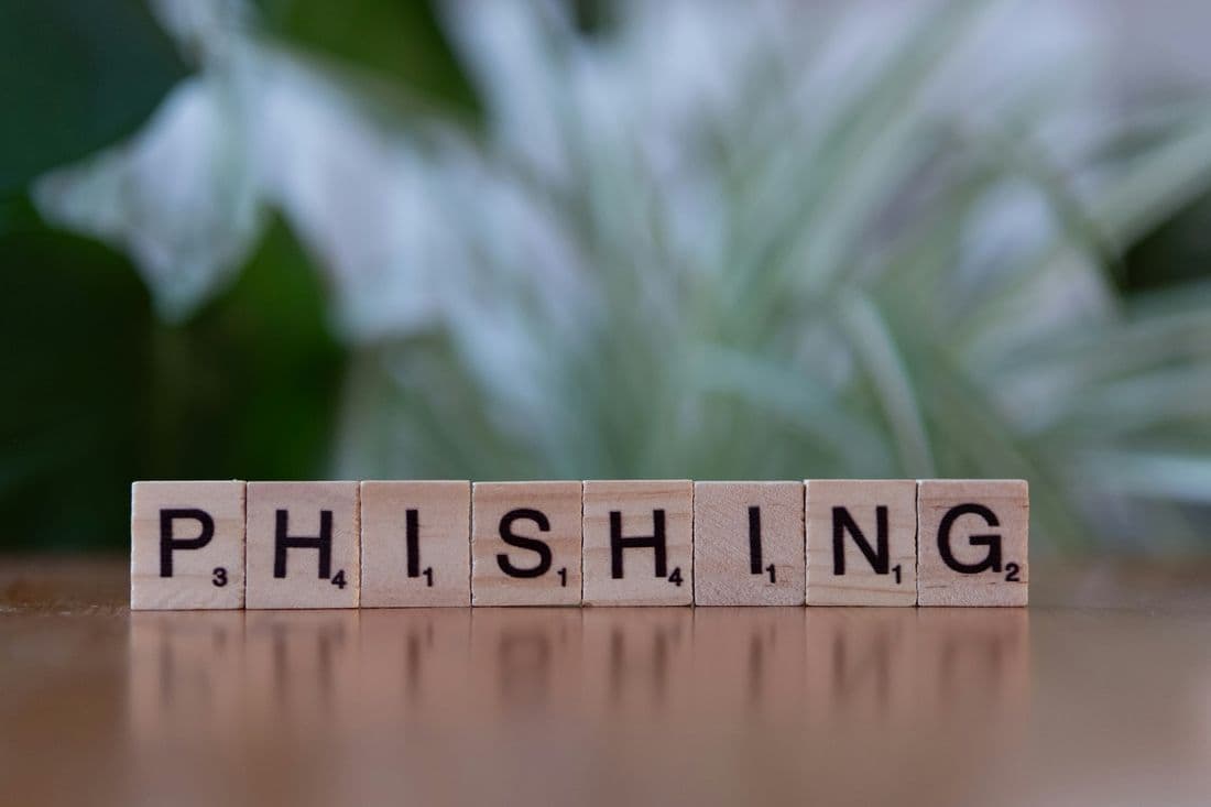 موافقة خبيثة تم توقيعها عبر موقع تصيّد احتيالي